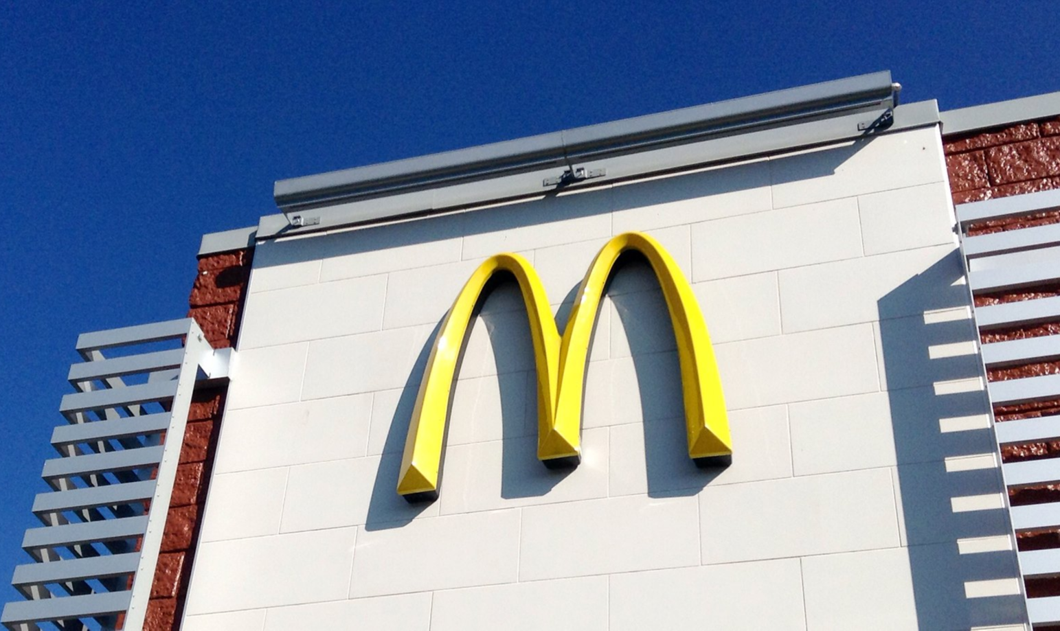 Projeto do McDonald's, que tinha inauguração prevista para o fim do ano, prometia propagandas discretas e zero impacto ambiental; governo diz que lanchonete podia impactar de modo 'irremediável' o sítio