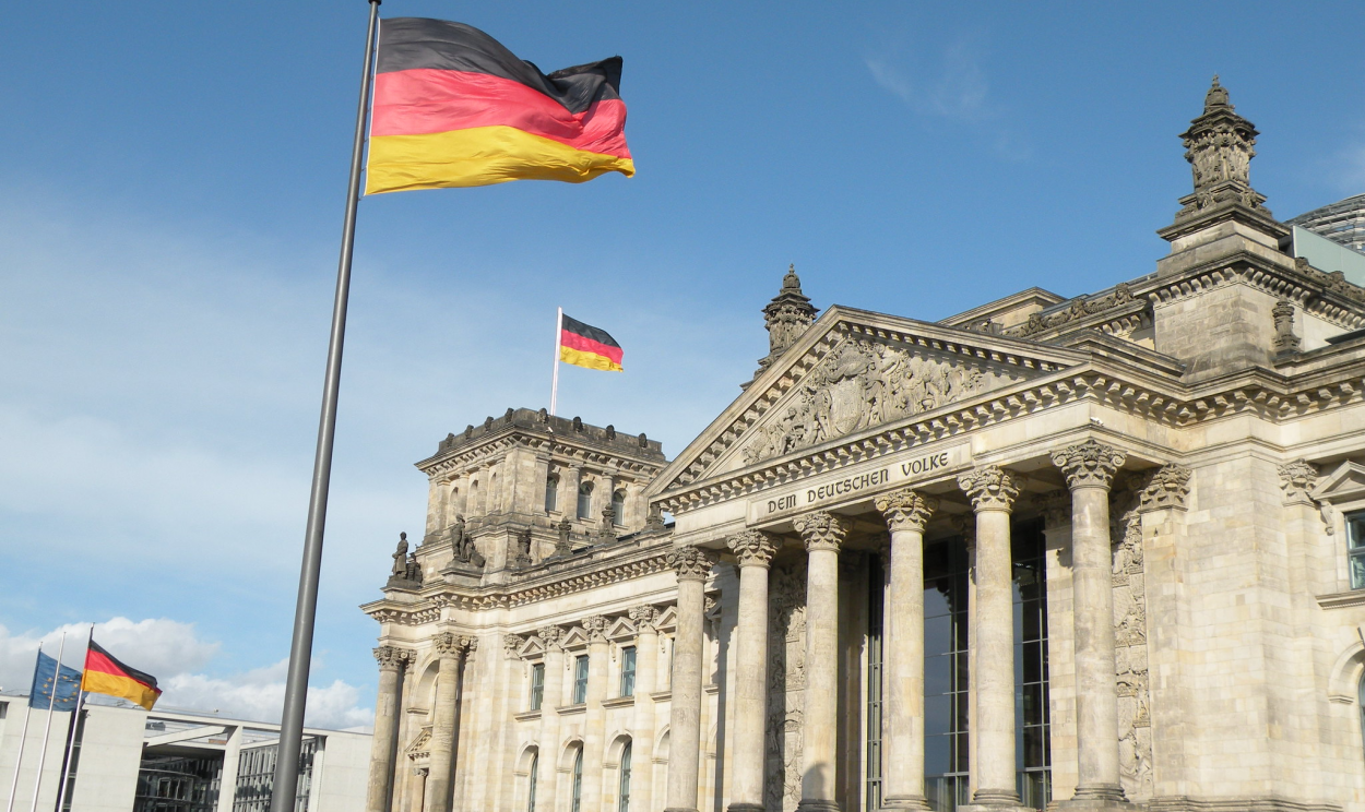 Com ratificação, é confirmada a posse de Scholz para o cargo nesta quarta-feira, representando o último dia de trabalho para Angela Merkel