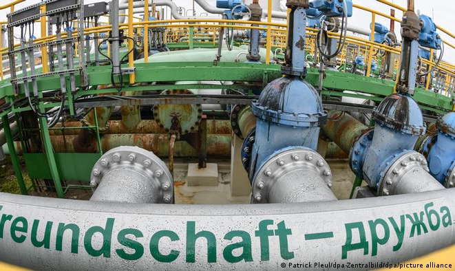 Medida vai colocar sob tutela participação da Rosneft em três refinarias na Alemanha