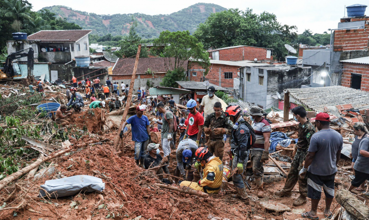 Chuvas torrenciais deixaram pelo menos 54 mortos, sendo 53 em São Sebastião e um em Ubatuba