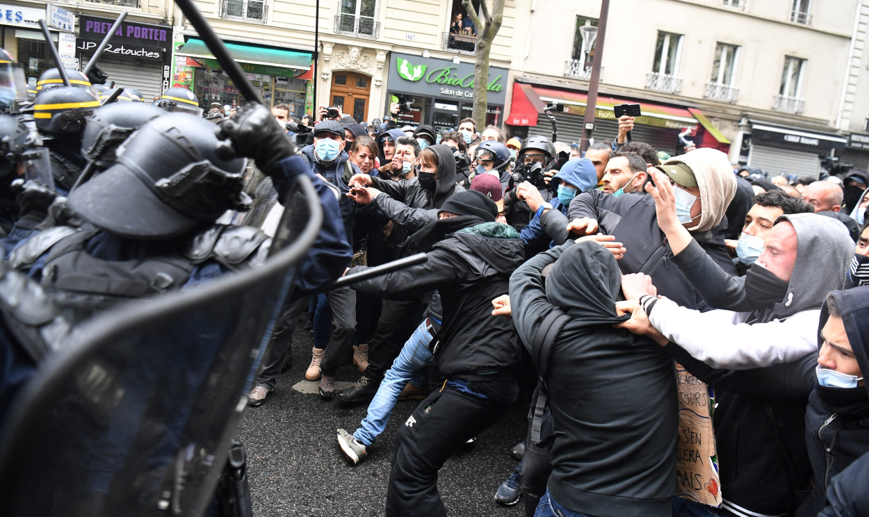 A polícia entrou em confronto com manifestantes na França, na Itália e na Turquia; na Espanha, ministros participaram do protesto em Madri