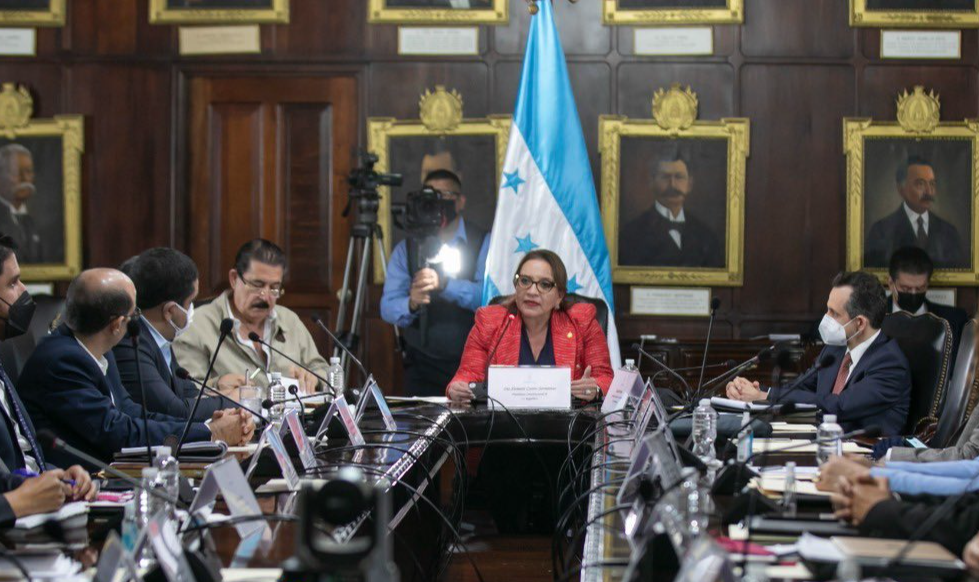 Governo de Xiomara Castro está 'preocupado' com a opinião sobre políticas internas; reforma no setor de eletricidade foi apresentada ao Congresso