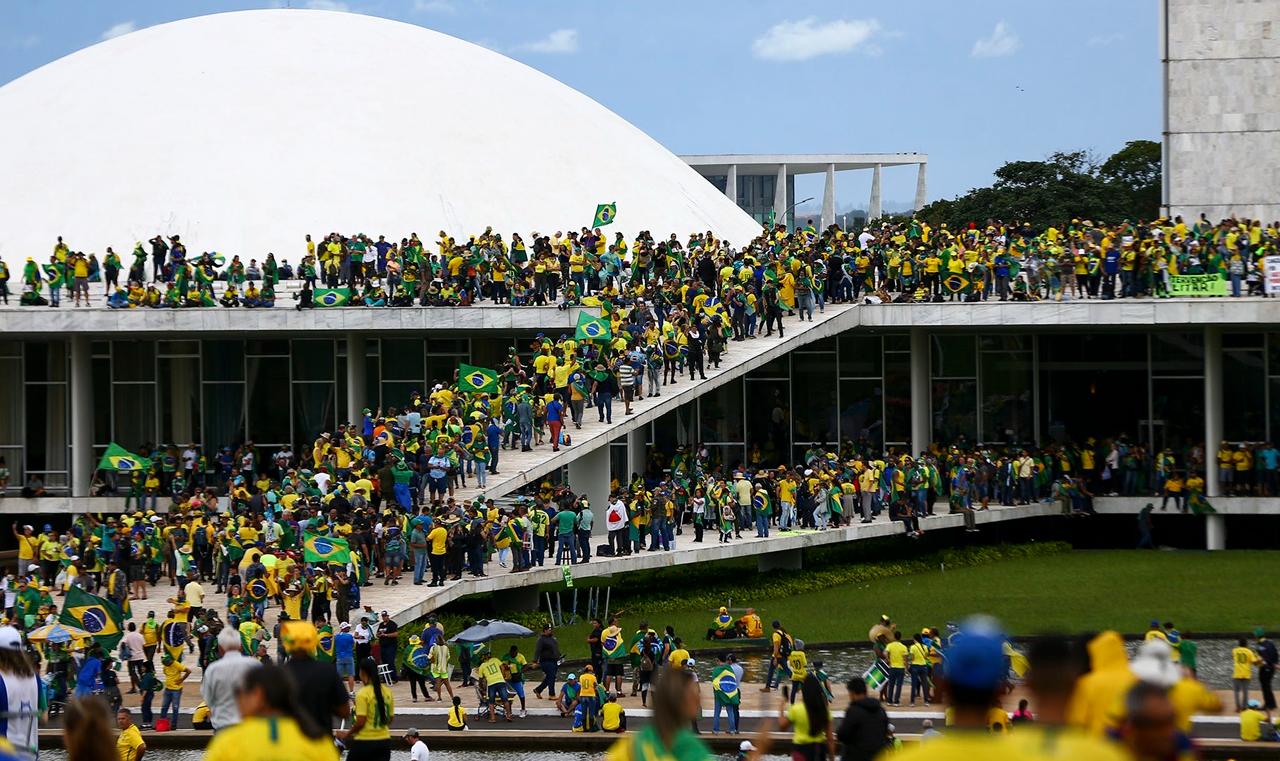 Secretário-geral António Guterres criticou ataque de bolsonaristas ao Congresso, Planalto e STF; segundo ele, Brasil continua sendo ‘um grande país democrático’