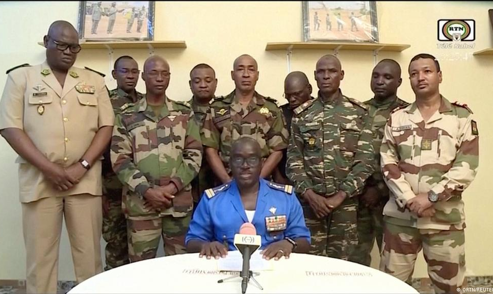 Militares derrubaram governo democraticamente eleito de Mohamed Bazoum, marcando o sétimo golpe de Estado na região oeste e central da África desde 2020
