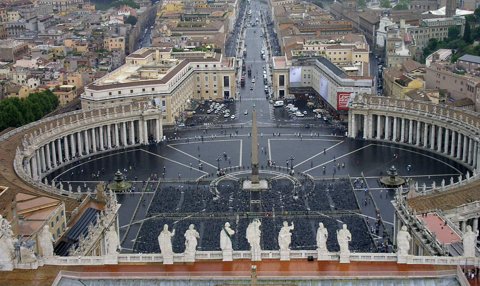 Na última semana, o Vaticano já havia anunciado o fechamento da Praça e da Basílica São Pedro para conter o avanço da doença