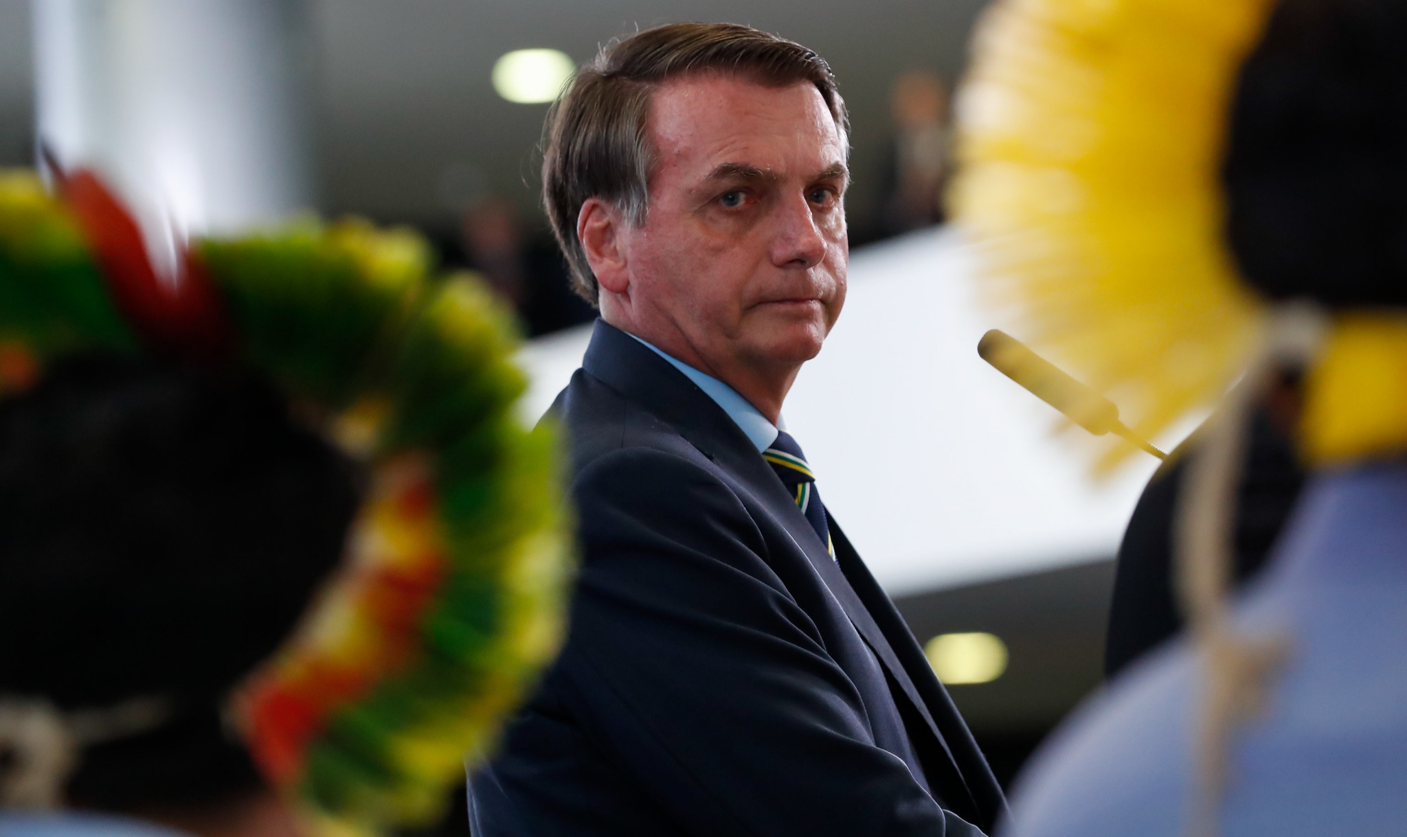 Presidente brasileiro compartilhou convocação a protesto que pede fechamento do Congresso e do STF; britânico The Guardian diz que ação foi recebida com 'indignação'