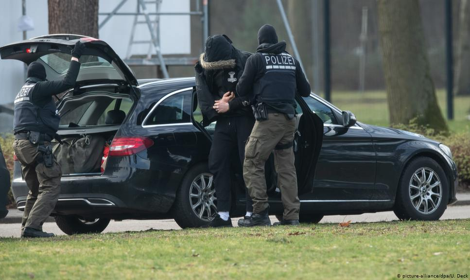 Doze alemães são presos suspeitos de integrar ou apoiar célula terrorista de ultradireita. Segundo investigações, grupo se comunicava pelo Whatsapp e tinha planos concretos de atacar mesquitas durante orações