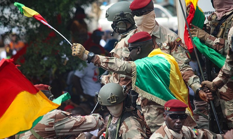 Líder da Guinée reuniu-se na capital do país com a delegação chefiada pelo general Moussa Salao Barmou