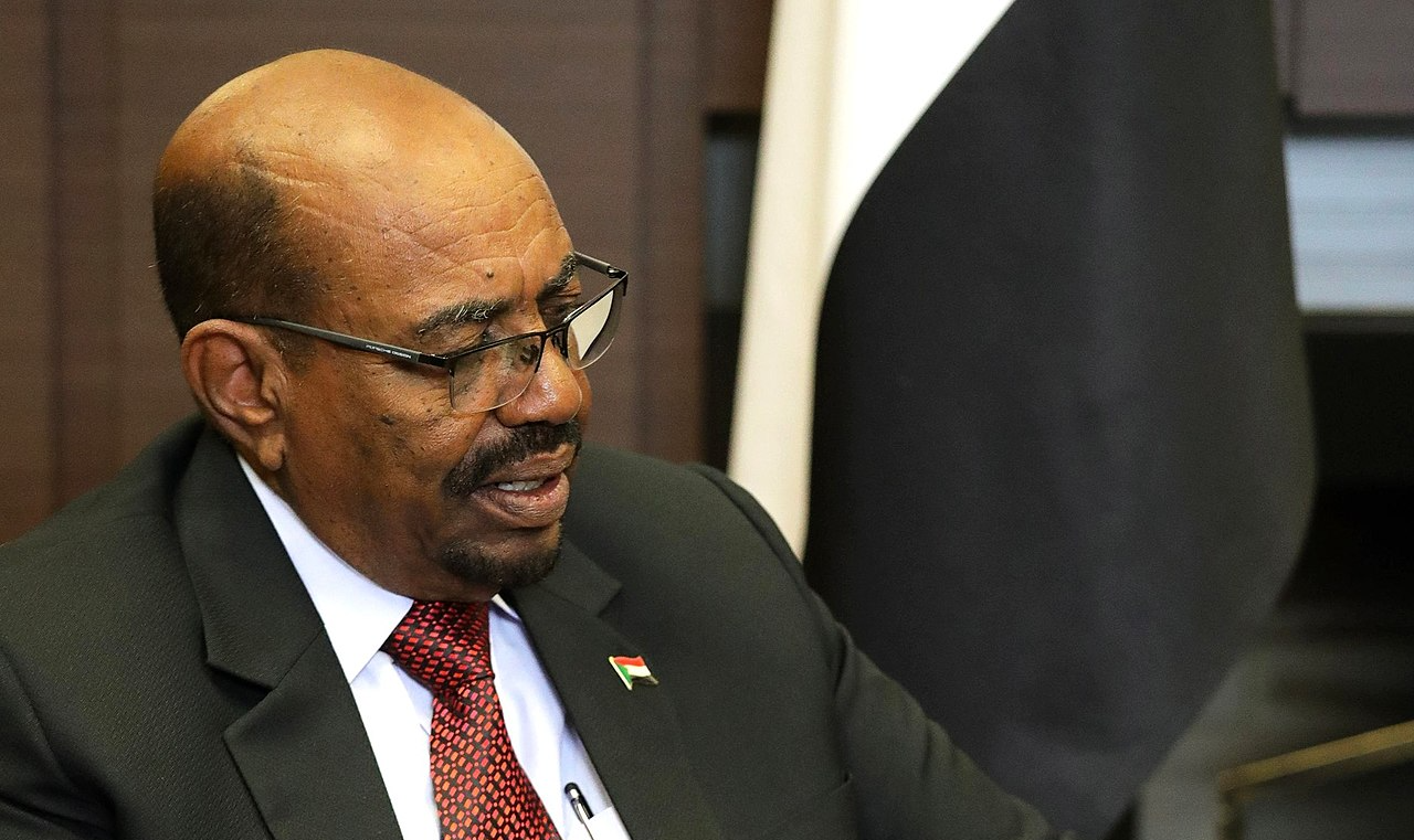 Com 77 anos, Bashir é procurado pelo Tribunal Penal Internacional há mais de uma década por crimes de guerra, contra a humanidade e de genocídio