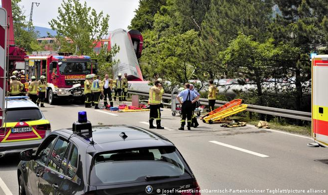 Dezenas de passageiros ficam feridos após o descarrilamento ocorrido nos arredores da localidade turística de Garmisch-Partenkirchen, no estado da Baviera