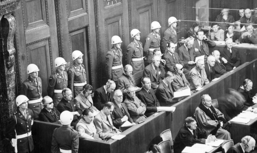 Jornalista reconta o julgamento dos crimes nazistas, finalizado em 1946, destacando como os EUA e o Reino Unido impediram processos mais severos; veja o vídeo na íntegra