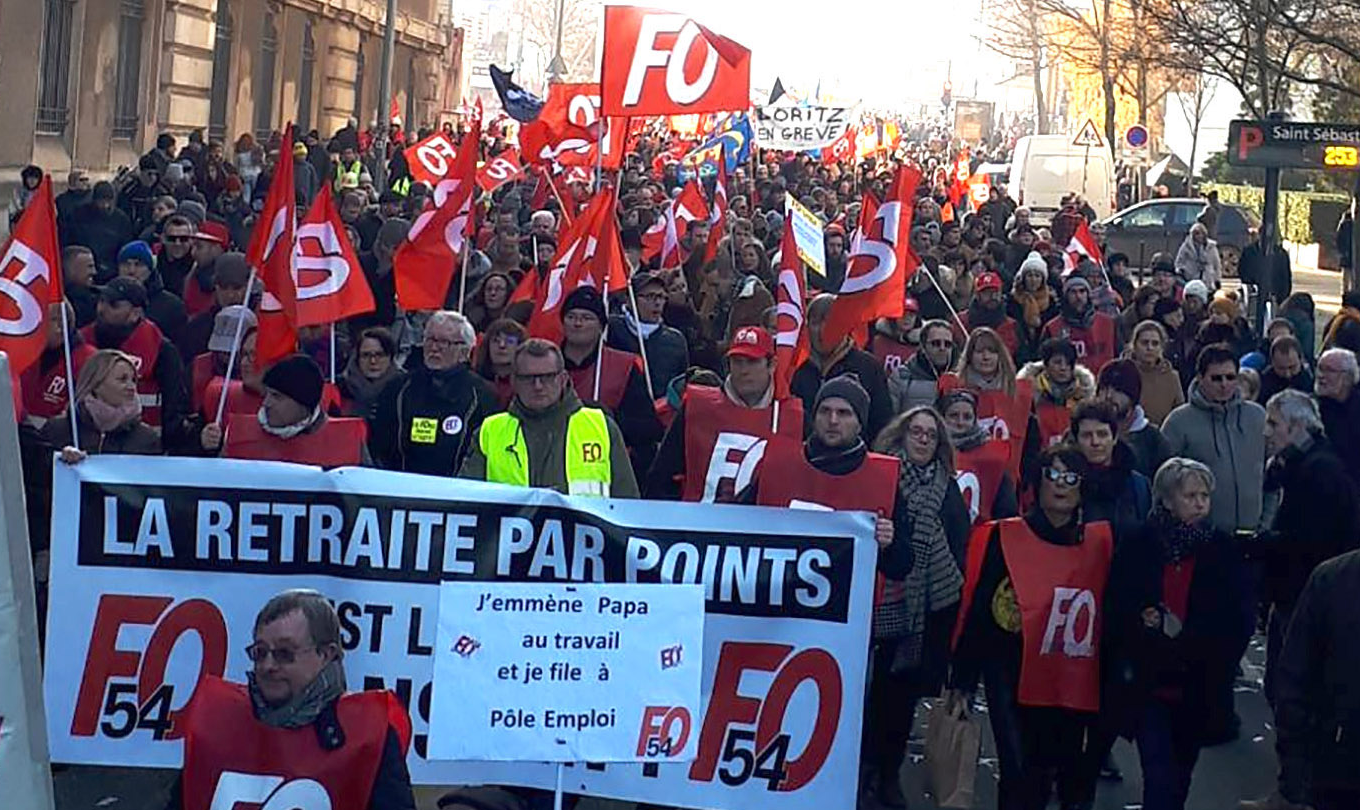 Manifestantes e policiais entraram em confronto nas proximidades do ponto de chegada da quarta manifestação nacional contra o projeto de reforma da Previdência francesa