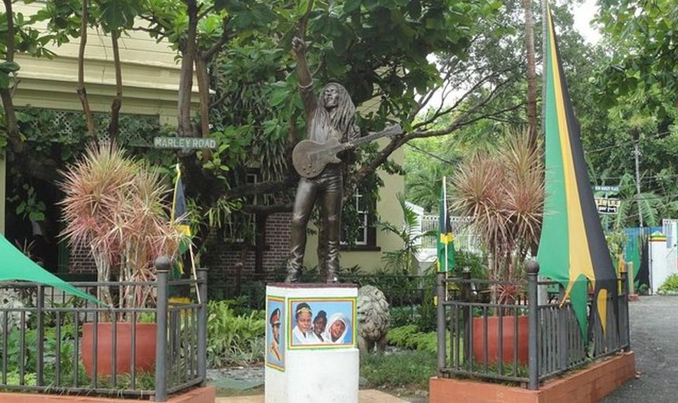 Além do turismo, Bob Marley e Usain Bolt, ilha caribenha lutou contra o colonialismo europeu e a escravidão; jogo decisivo é nesta quarta-feira (02/08)