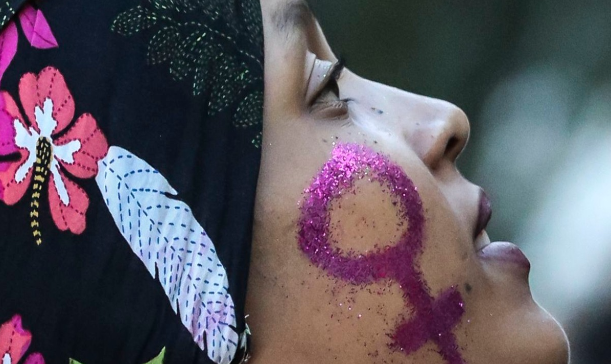 Mulheres sarauís, curdas e indianas compartilham lutas e propõem 'feminismo radical' para superar a violência do capitalismo