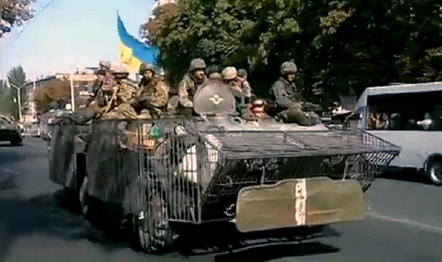 Novo pacote de ajuda militar inclui inclui armas, munições e equipamentos bélicos, mas também treinamento das tropas de Kiev; R´ússia alerta Biden que envio de equipamentos intensifica conflito