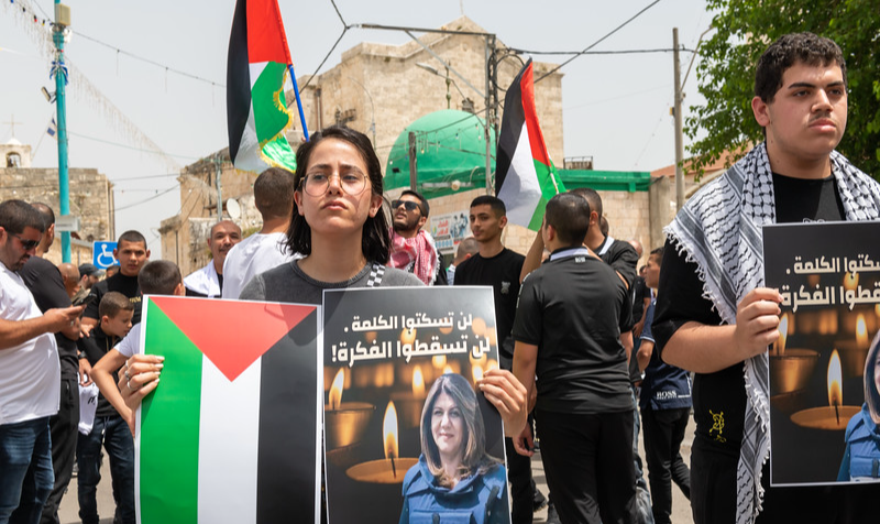 Jornal norte-americano investiga caso há um mês e aponta que bala que matou a jornalista palestino-americana Shireen Abu Akleh partiu de soldado israelense