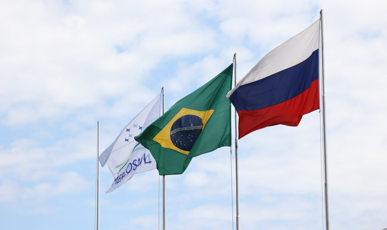 Após porta-voz do Conselho de Segurança Nacional e do Pentágono, John Kirby, afirmar que Brasil está 'papagueando propaganda russa', Mauro Vieira declarou que Brasília 'quer promover paz'