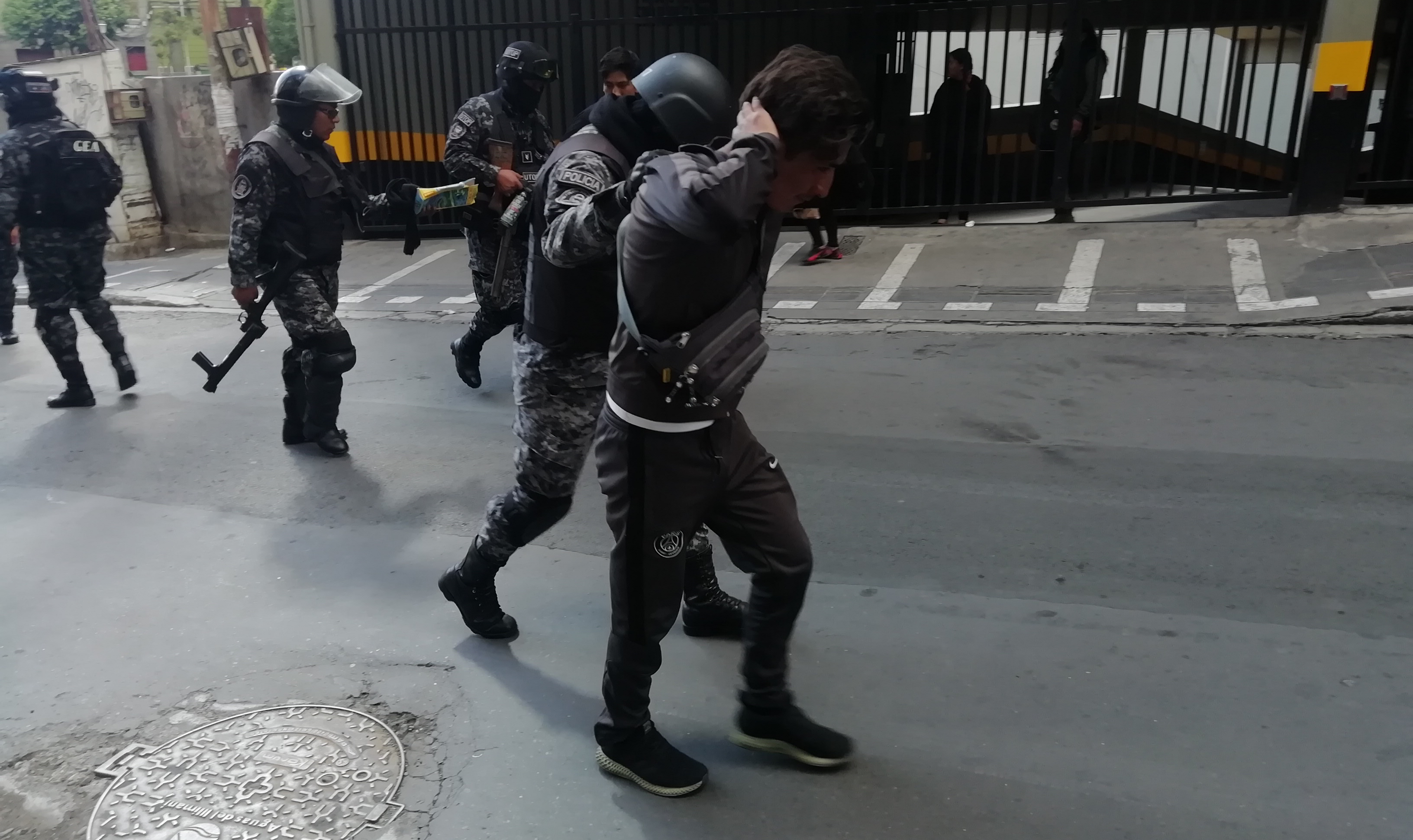 Procuradoria Geral da Bolívia confirmou que oito pessoas morreram na terça-feira (19/11), durante uma operação policial-militar em uma fábrica de combustíveis na cidade de El Alto