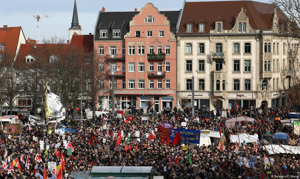 Sob o lema "Sem pacto com fascistas", manifestantes protestam na capital da Turíngia contra eleição de governador com apoio da AfD; em Dresden, centenas se preparam para interromper ato neonazista