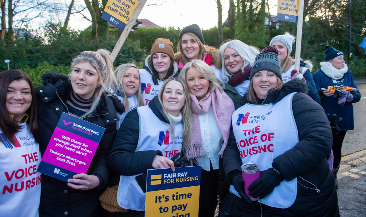 Após primeira greve histórica em dezembro passado, profissionais de enfermagem do Reino Unido retomaram paralisações por melhores salários e condições de trabalho