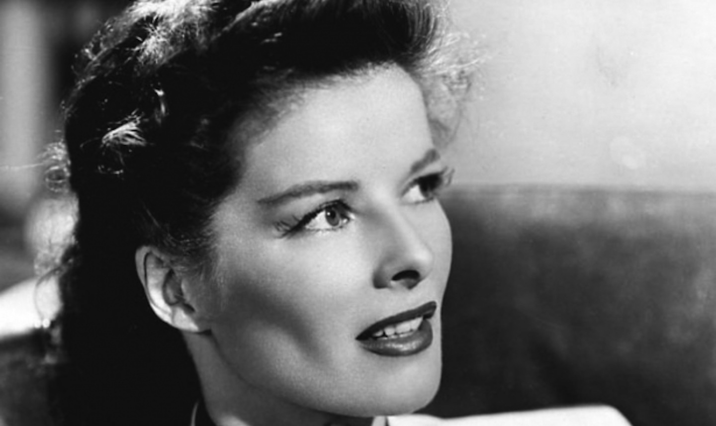 Atriz ganhou quatro estatuetas de melhor atriz no Oscar e foi considerada uma das maiores lendas da Era de Ouro de Hollywood