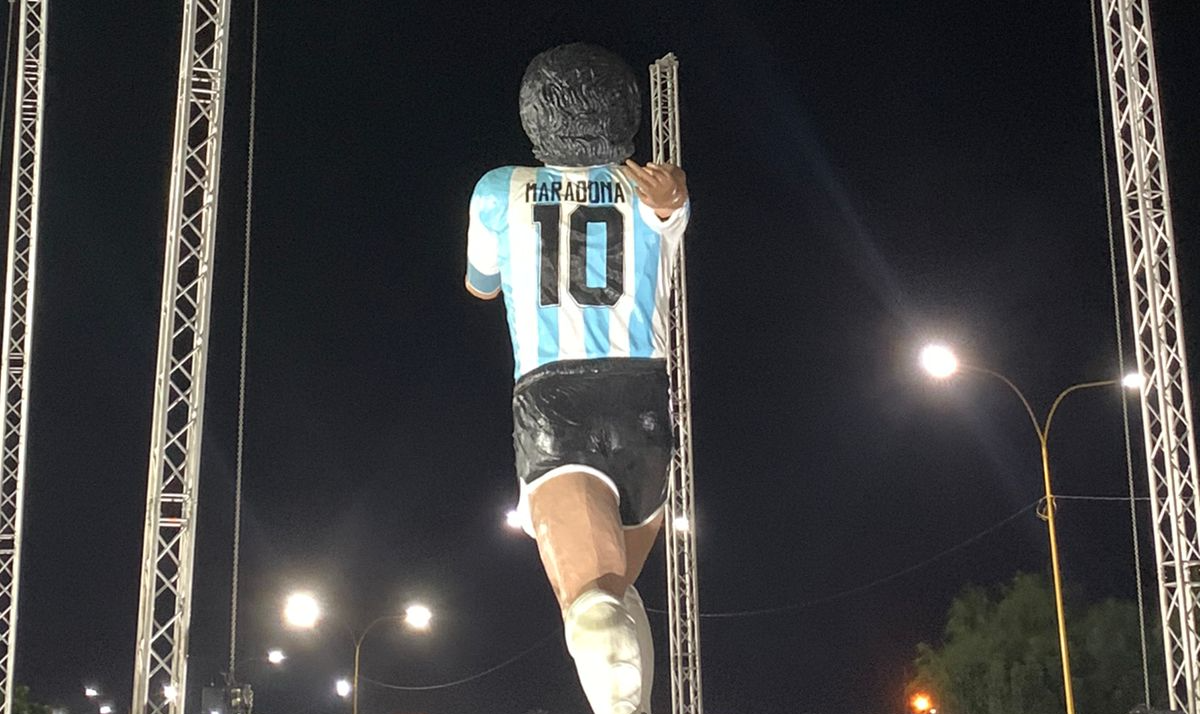 Monumento foi inaugurado em novembro, um ano após a morte do camisa 10 argentino; 'Diego gostava muito do povo venezuelano', diz amigo do atleta