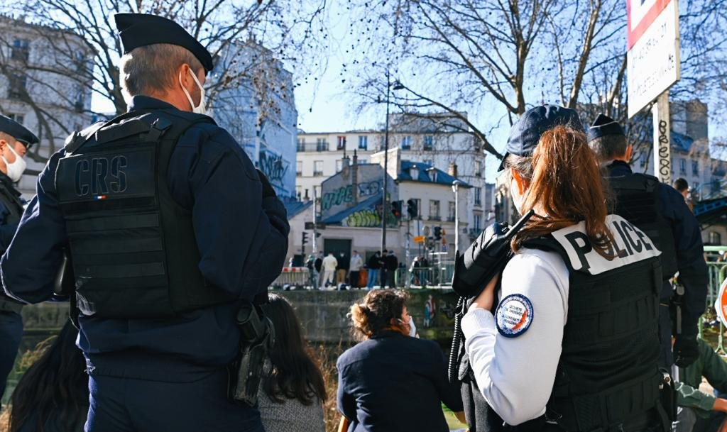 Na região metropolitana de Paris, 6.600 policiais estão mobilizados para 'garantir o cumprimento das medidas sanitárias'