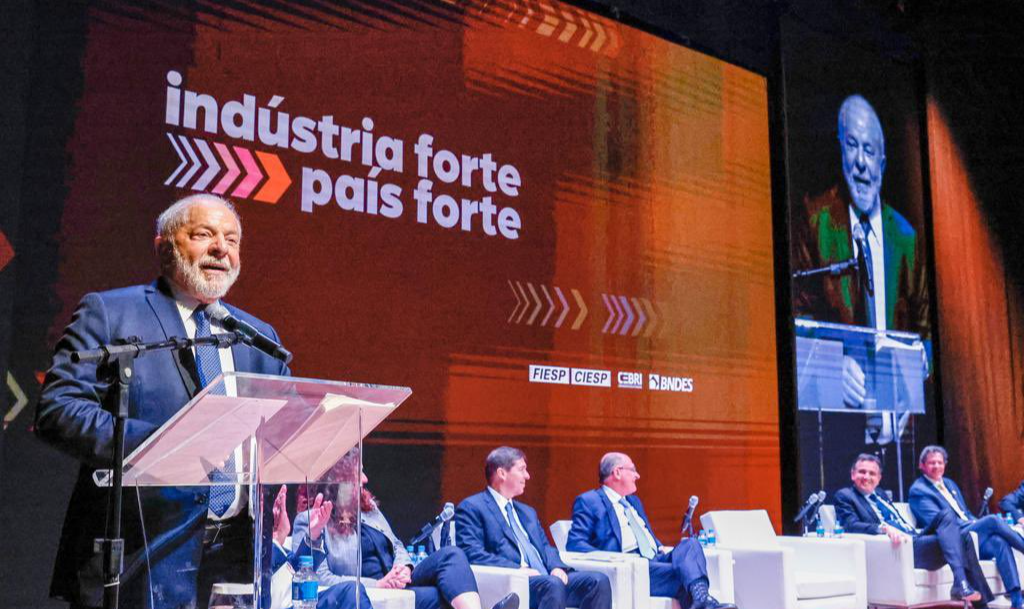 Em evento na Fiesp, presidente do Brasil diz que deseja cooperar com produtores brasileiros para que possam exportar para país vizinho