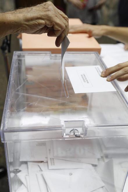 Milhares de espanhóis votaram ontem nas eleições locais