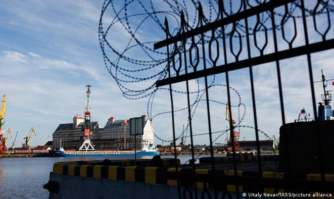 Trens cargueiros russos foram bloqueados pela Lituânia, que diz que manterá restrições até elaborar novas regras