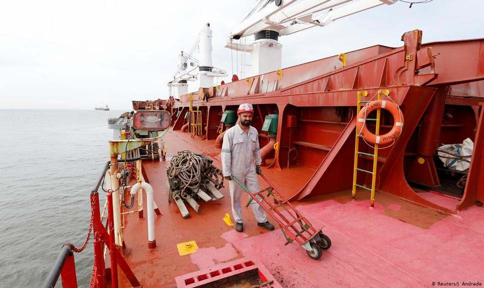 Dois cargueiros do país islâmico estão parados há 50 dias em Paranaguá; estatal vinha se recusando a vender combustível para embarcações por temor de represálias dos EUA