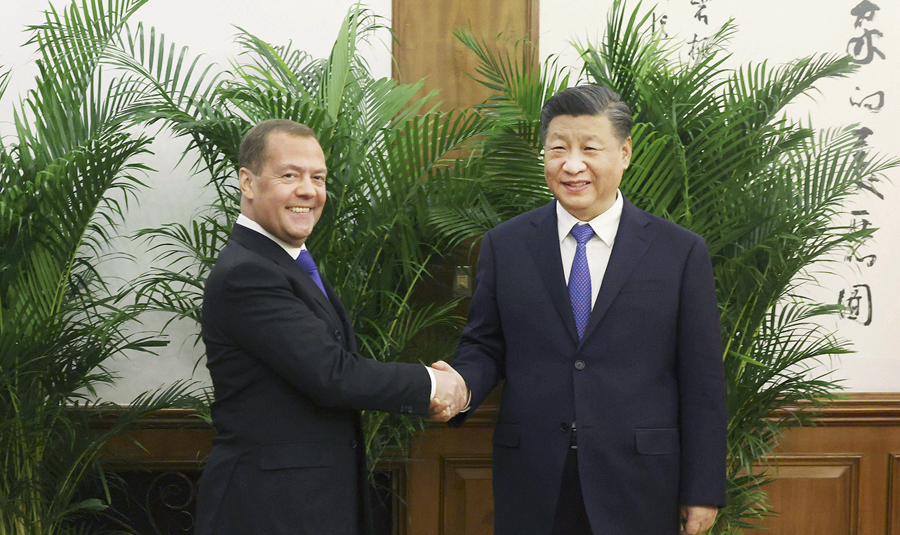 Dimitri Medvedev, que atualmente é vice-presidente do Conselho de Segurança do Kremlin, levou mensagem de Putin ao mandatário chinês