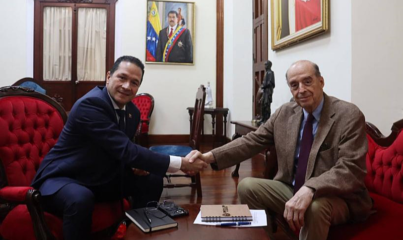 Ministros assinaram acordo que prevê nomeação de embaixadores em Caracas e Bogotá após posse de Petro, em 7 de agosto