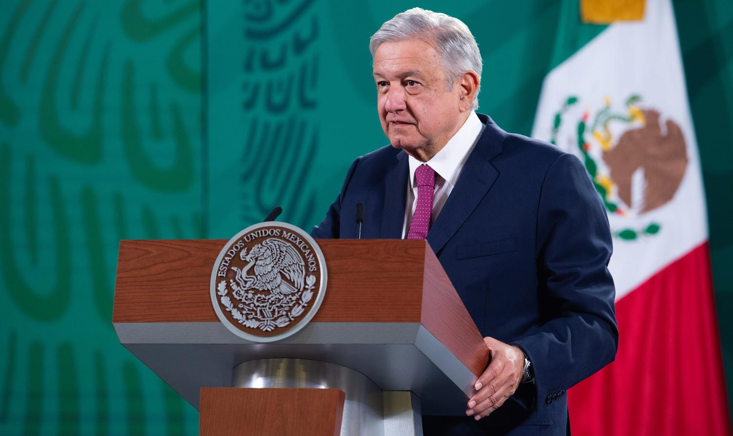 López Obrador, que já teve problemas cardíacos e é hipertenso, disse que tem sintomas leves e está otimista