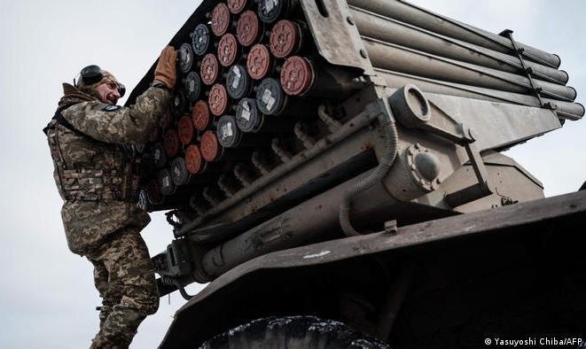 Aliados da Ucrânia estão com estoques quase se esgotando e buscam alternativas para enviar peças de artilharia a Kiev