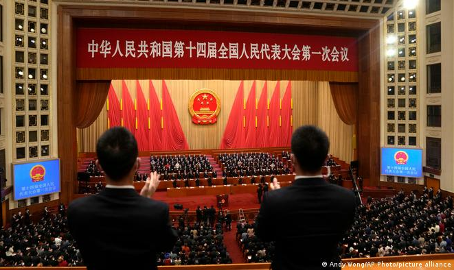 Numa mistura de caras novas e conhecidas, maiores ministérios manterão em parte seus chefes atuais; estratégia indica cautela de Pequim perante turbulências econômicas e políticas