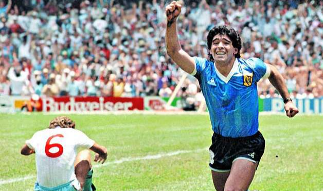 Jogador argentino usou a peça em jogo histórico contra a Inglaterra, durante a Copa do Mundo de 1986, no México