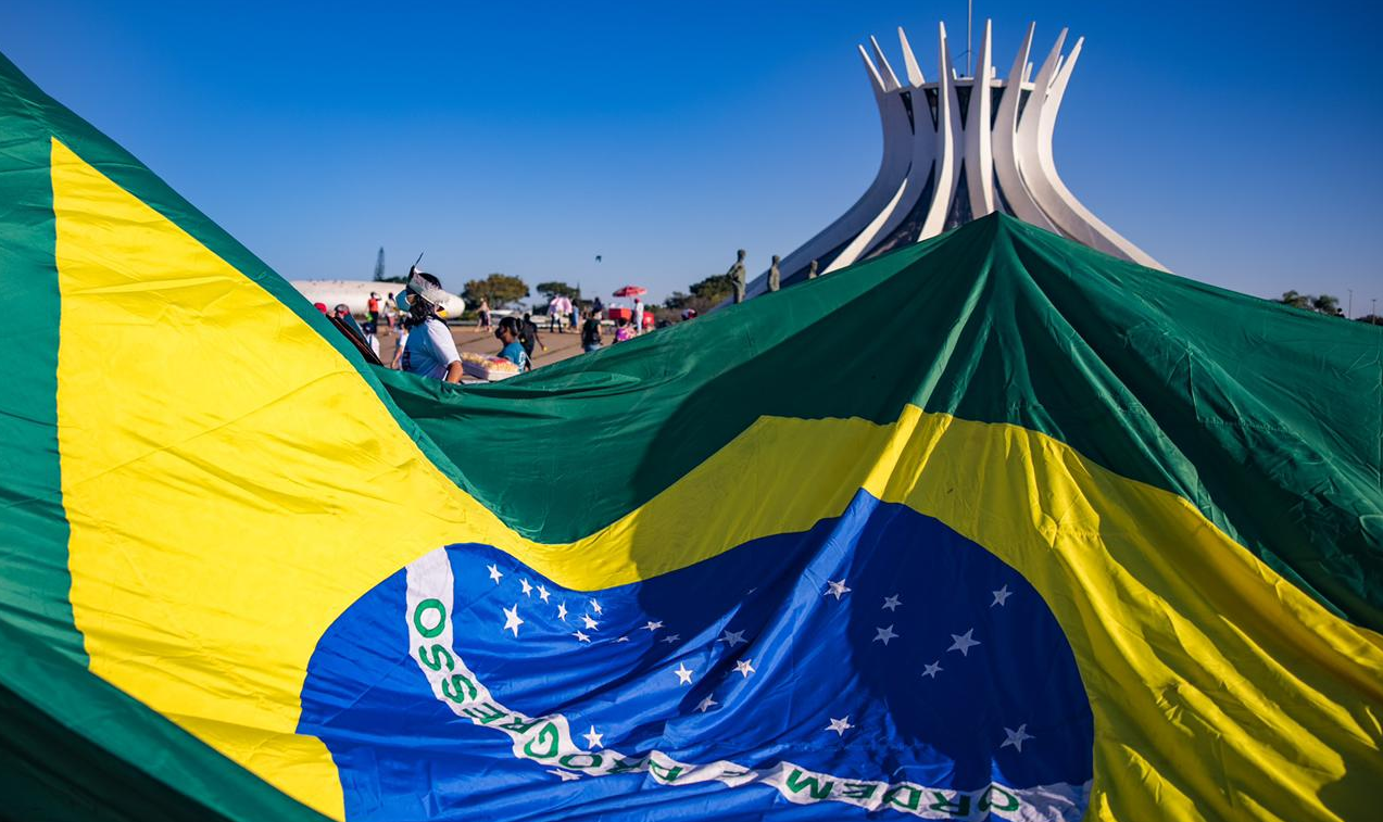 Atos contra e em apoio a Bolsonaro estão marcados para acontecerem na terça-feira; 'manifestações podem se tornar conflitantes', disse sede diplomática