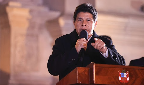 Decisão foi tomada no dia em que o Legislativo peruano votaria uma moção que poderia destituí-lo do cargo
