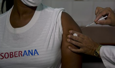 Imunização dos maiores de 19 anos aplicou doses em mais de 1,3 milhão de cubanos, utilizando as vacinas próprias Abdala e Soberana 02
