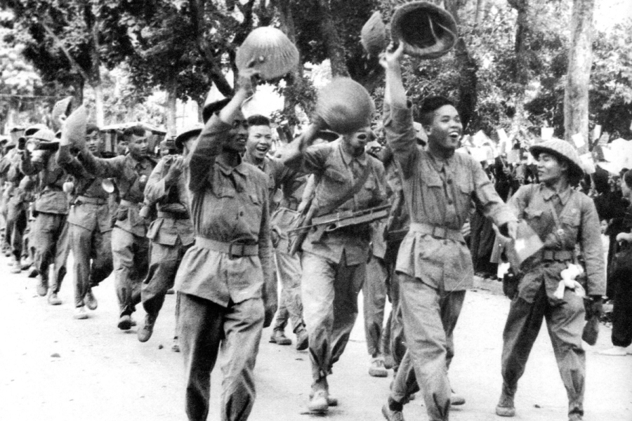 As forças vietnamitas lideradas por Ho Chi Minh conclamavam a toda a população para lutasse pelo fim do jugo francês