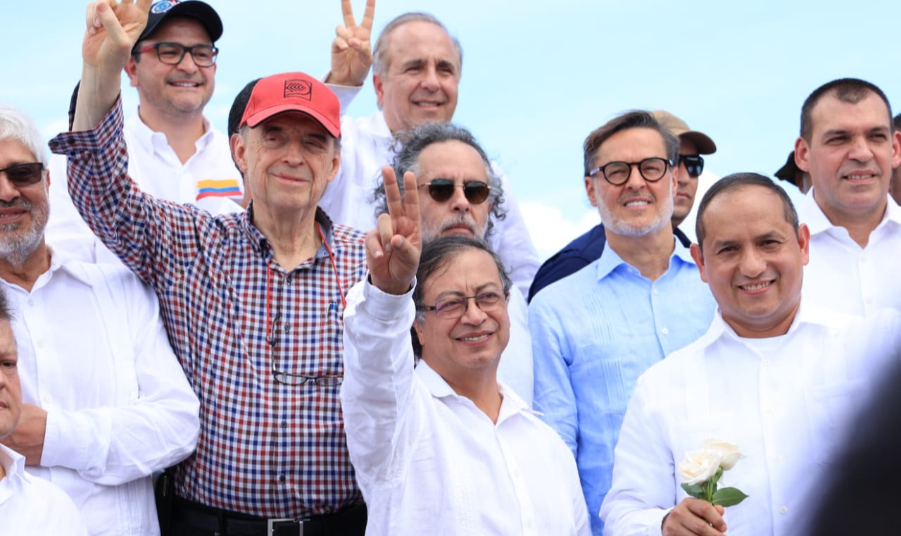Fronteiras estavam fechadas desde 2015 e relações rompidas desde 2019; presidente colombiano mostrou otimismo