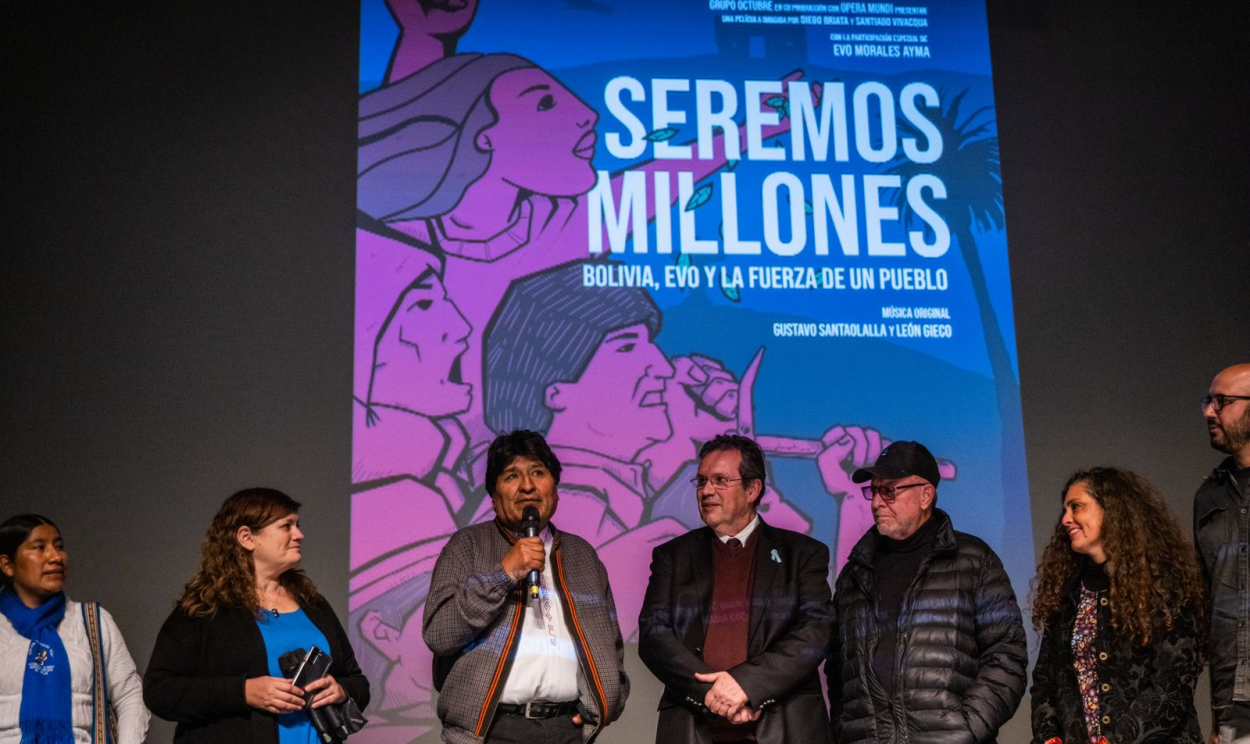 Produção de longa-metragem registrou a  caravana que acompanhou a volta de Morales à Bolívia após golpe de Estado em 2019