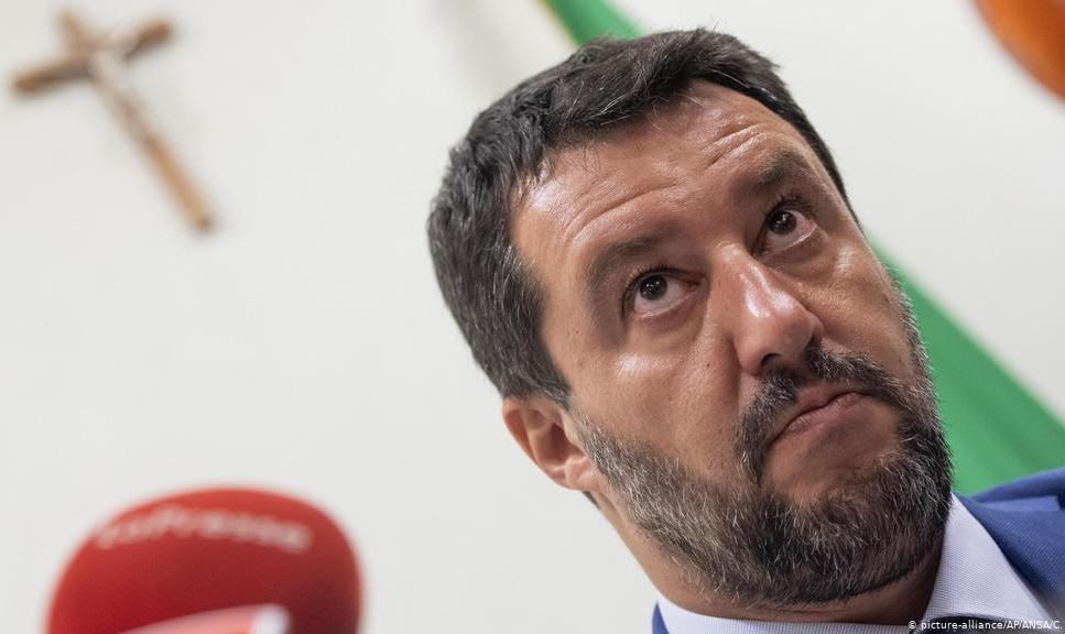 Legislativo italiano abre caminho para que líder de extrema direita seja processado por impedir desembarque de migrantes na sua gestão como ministro do Interior; ele pode ser condenado a até 15 anos de prisão