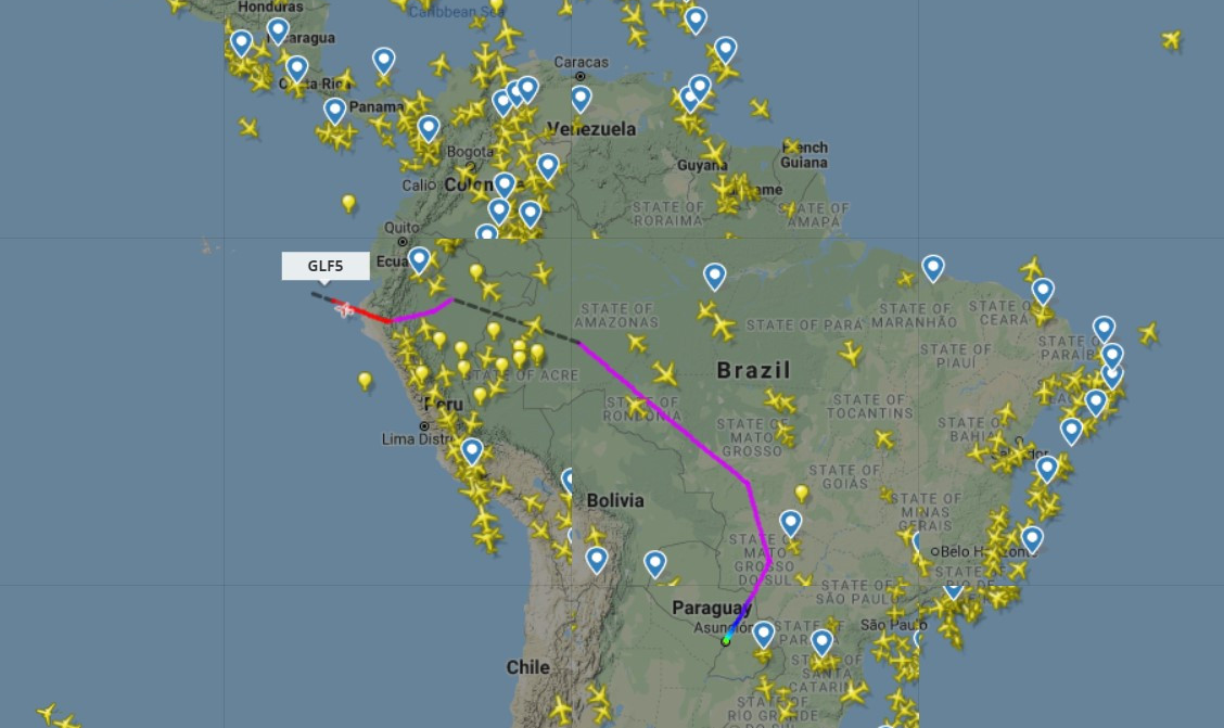 Bolívia impediu duas vezes que avião sobrevoasse território, Peru e Equador cancelaram autorizações e reabastecimento teve que ser feito em Assunção; aeronave chegou a sobrevoar Brasil