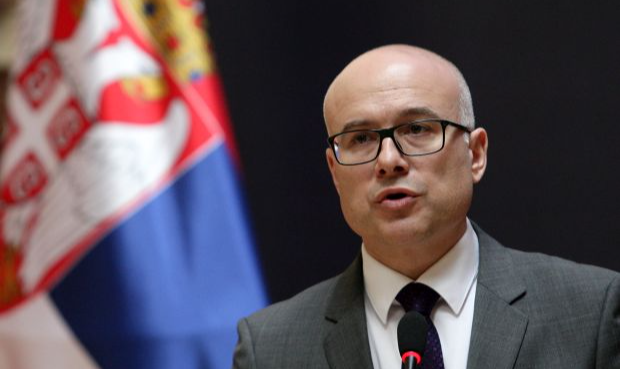 Ministro de Defesa sérvio afirma que Albin Kurti usa provocações para promover uma guerra na região, seguindo mesmo roteiro do presidente ucraniano, com o objetivo de ‘fazer parecer que somos os agressores’
