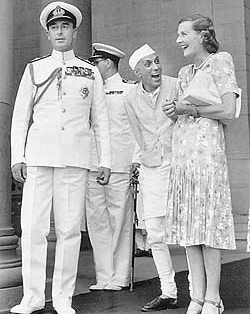 Lorde Mounbatten, Nehru e a mulher do nobre inglês - Wikicommons
