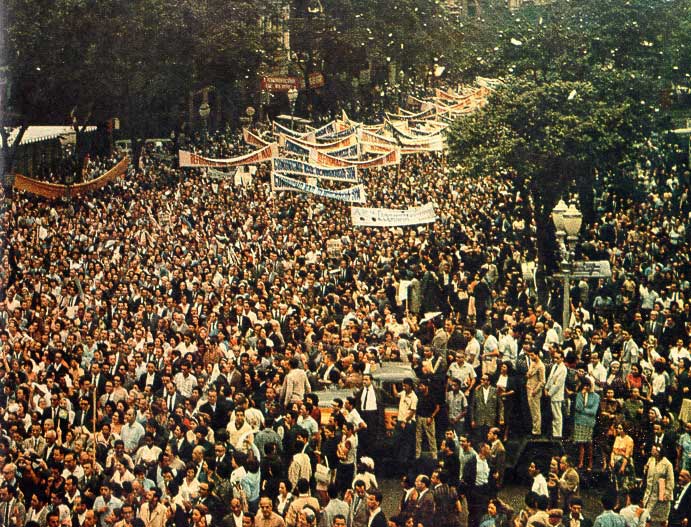 Marcha da Família com Deus pela Liberdade, movimento surgido em março de 1964 favorável à deposição do então presidente da República, João Goulart. Foto: CPDOC-FGV