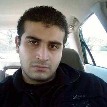 Omar Mateen, acusado pelo ataque em boate em Orlando, jurou lealdade ao EI, segundo imprensa dos EUA (Foto: Reprodução/Facebook)