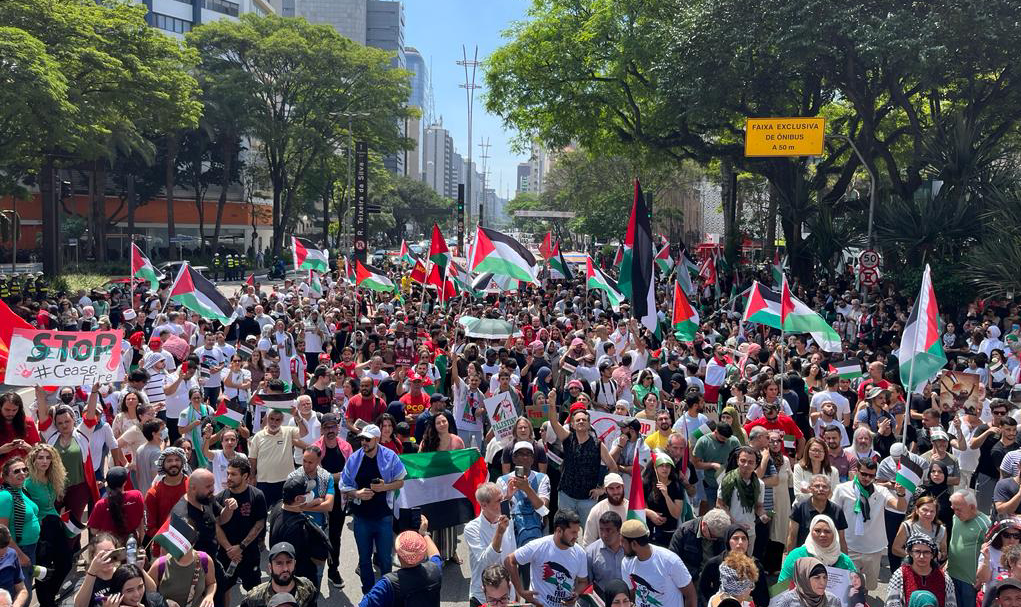 Ato pró-Palestina: duas mil pessoas pedem ‘fim do genocídio’ na Avenida Paulista